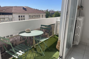 Bright T4 with balcony in Toulon